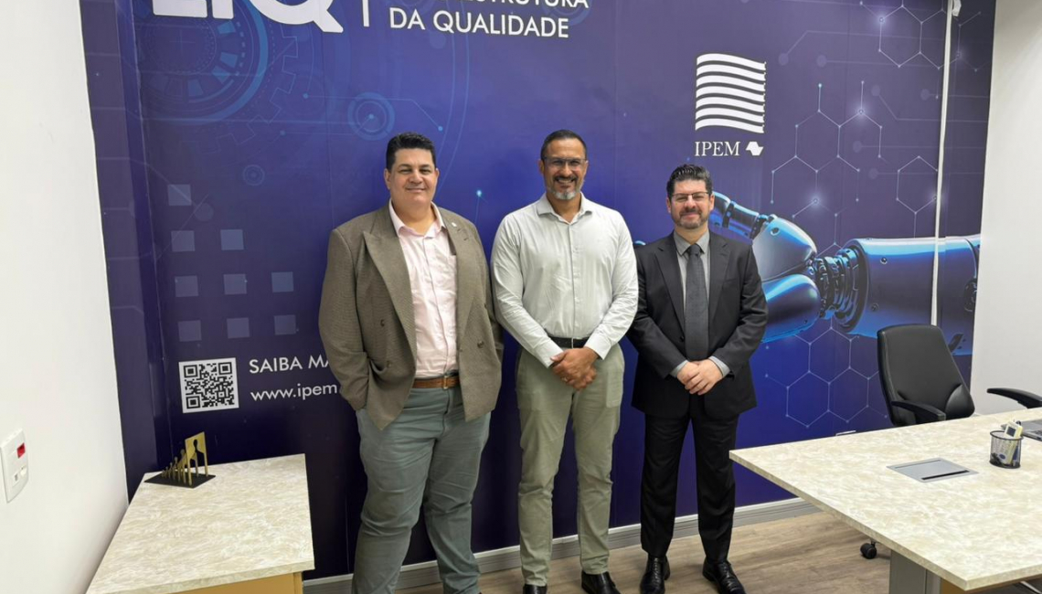 Em São José dos Campos, Ipem-SP promove visita guiada para integrantes da Fundunesp